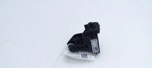 Radiator mount bracket