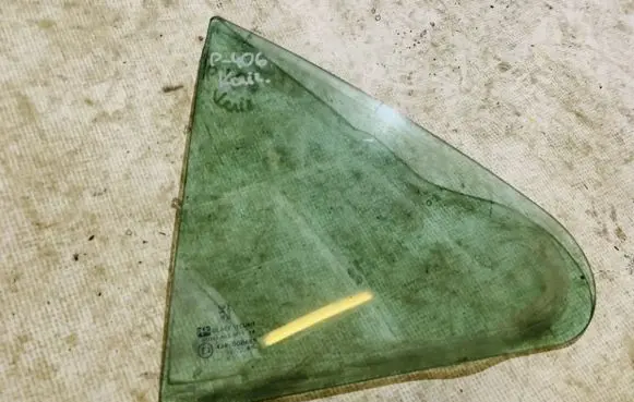 Peugeot 406 Rear vent window glass 
