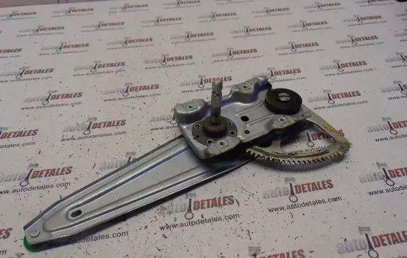 Rear door manual window regulator