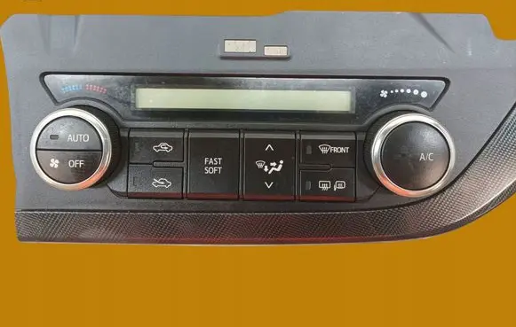 Toyota Auris E180 Climate control unit 55900-02390