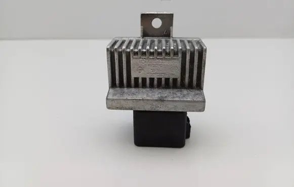 Renault Kangoo I Glow plug pre-heat relay 