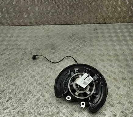 Rear wheel hub