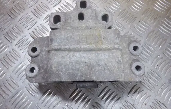 Volkswagen Scirocco Engine mount bracket 1K0199555T
