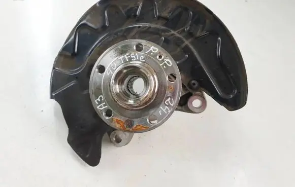 Front wheel hub spindle knuckle