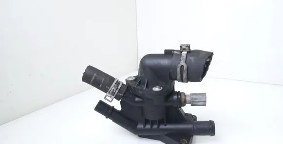 Ford Focus Thermostat/thermostat housing CM5G9K478FA