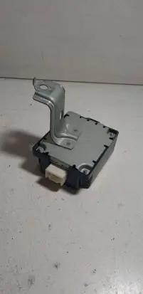 Toyota Yaris Door control unit/module 619825000 020313