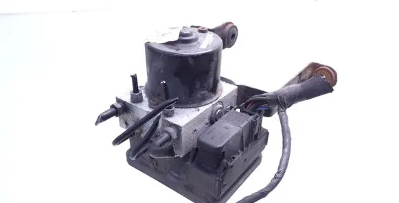 Ford Focus ABS Pump 8M512C405CA Q9u9m03e12 10020604004