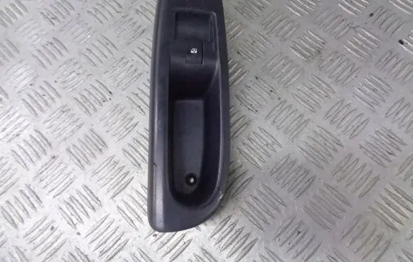 Renault Clio II Quarter vent window switch 8200084005