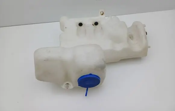 Mercedes-Benz Vito Viano W638 Windshield washer fluid reservoir/tank 6388691120KZ 6388691920KZ