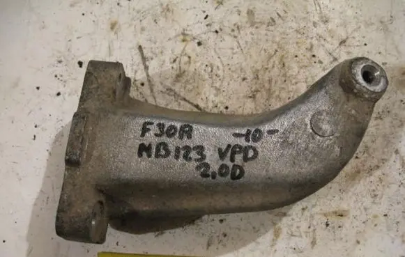 Mercedes-Benz W123 Engine mounting bracket
