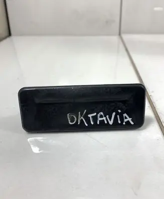 Skoda Octavia Mk2 (1Z) Tailgate/trunk/boot exterior handle 1Z0827574