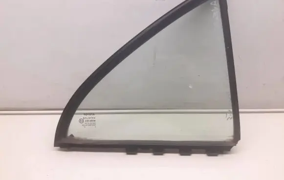 Toyota Avensis T250 Rear vent window glass 6818805030