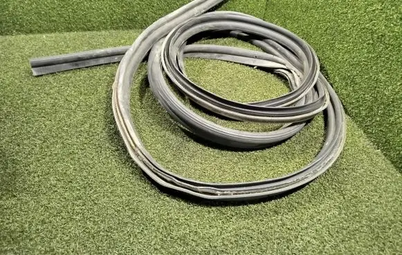 Renault Trafic III (X82) Loading door rubber seal (on body) 
