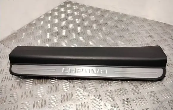 Chevrolet Captiva Front sill trim cover 20832149