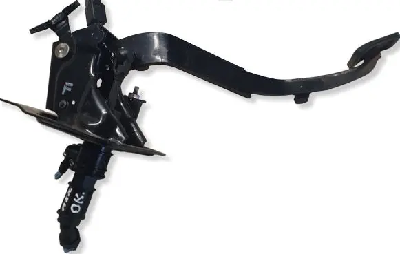 Mitsubishi ASX Clutch pedal 