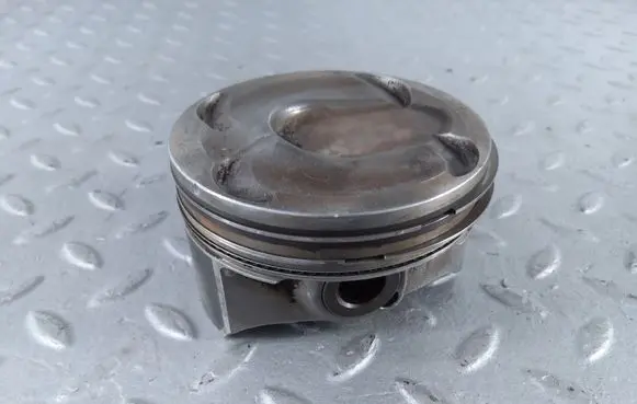 Land Rover Evoque I Piston LR030748