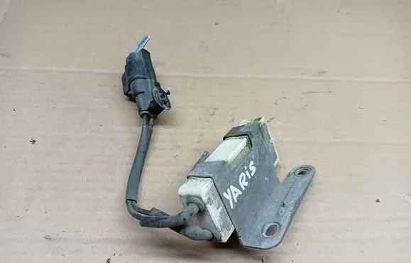Toyota Yaris Coolant fan relay 246810-6110B