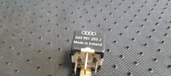 Volkswagen PASSAT B5 Other relay 443951253J 899511000