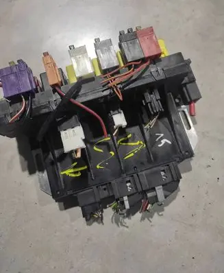 Mercedes-Benz S W220 Fuse module A0325458232 05045116 ZLL0005400