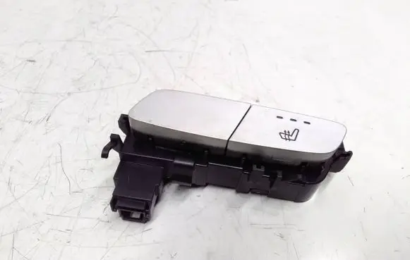 Mercedes-Benz C W205 Seat heating switch A2139057502 12852675