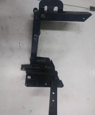 Audi A8 S8 D2 4D Fender mounting bracket 4D0821137A