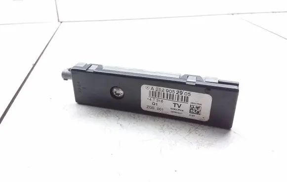 Mercedes-Benz CLS C218 X218 Aerial antenna amplifier A2129052905