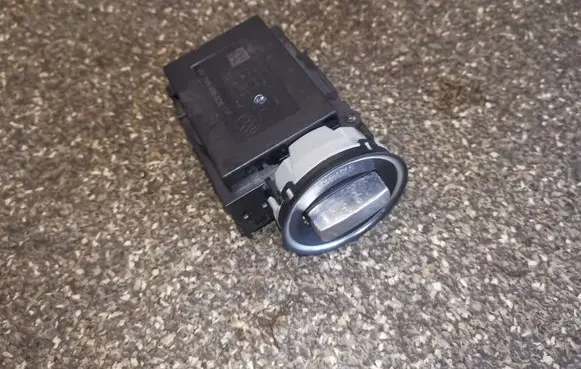 Volkswagen PASSAT B7 Ignition lock 3C0905843AA