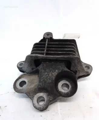 Opel Insignia B Engine mount bracket 84034210