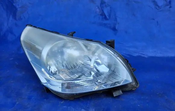 Toyota Verso Headlight/headlamp 81110-0F110