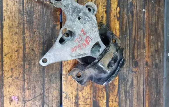 Renault Kangoo I Engine mount bracket 112848753R