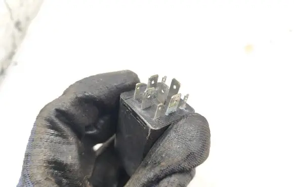 Audi A4 S4 B5 8D Other relay 8D0959257 05071100
