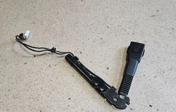 BMW M4 F82 F83 Front seatbelt buckle 7259387