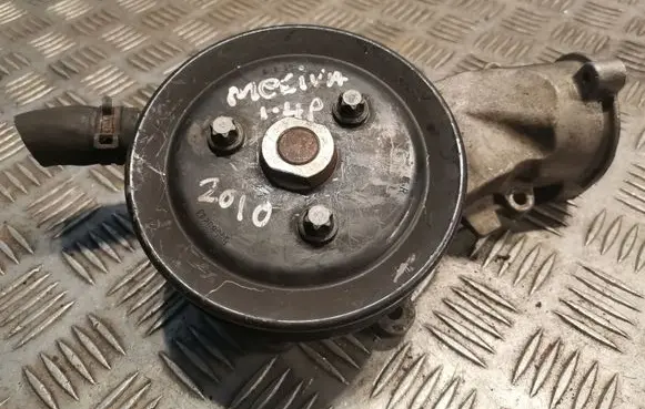 Opel Meriva B Water pump 55565243