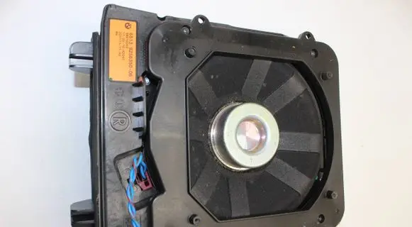 BMW X1 F48 F49 Subwoofer speaker 9256350 20117311H 48010302