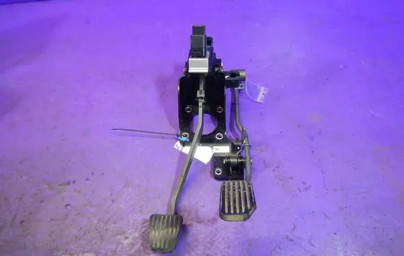 Chevrolet Lacetti Brake pedal M1586967