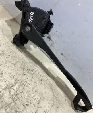 Volvo XC70 Accelerator throttle pedal 9496822 A241 007769