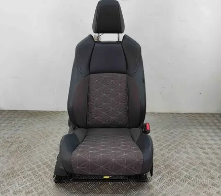 Toyota Yaris Cross Front passenger seat 72010K0060 71013K0030