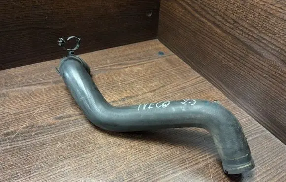 Engine coolant pipe/hose