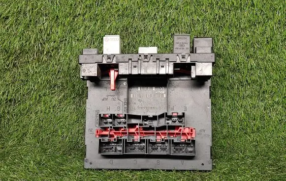 Volkswagen Golf V Power management control unit 1K0937049K