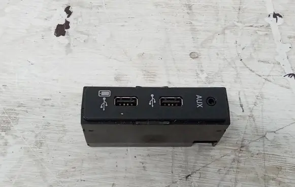 Audi TT TTS RS Mk3 8S USB socket connector 8S0035736 850035736 00726002018