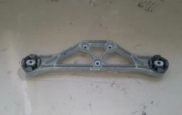Audi A8 S8 D3 4E Rear differential/diff mount bracket 4E0599285