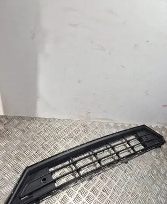 Volvo XC40 Front bumper lower grill 32136098