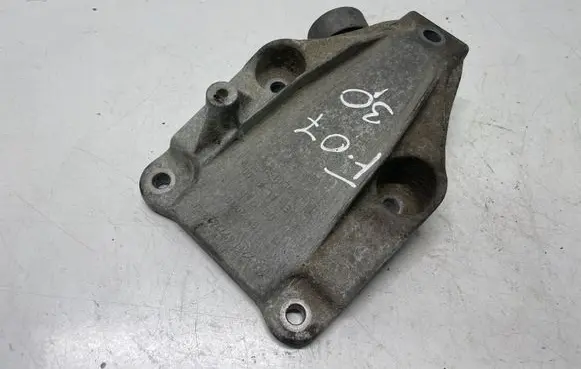BMW 5 GT F07 Engine mounting bracket 6777623