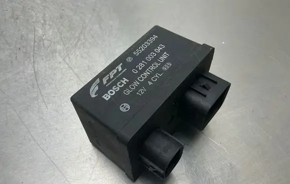 Alfa Romeo 159 Glow plug pre-heat relay 55203394 0281003043