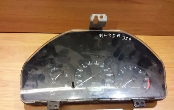 Mazda 323 Speedometer (instrument cluster) BH0JB