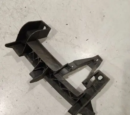 Headlight/headlamp mounting bracket