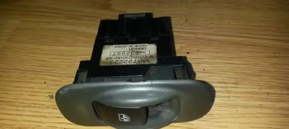 Mitsubishi Galant Electric window control switch MR722223