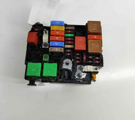 Peugeot 2008 II Fuse module 9804848580