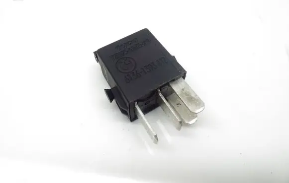BMW 5 E39 Other relay V23073B1005X18