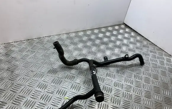 Volkswagen PASSAT B6 Engine coolant pipe/hose